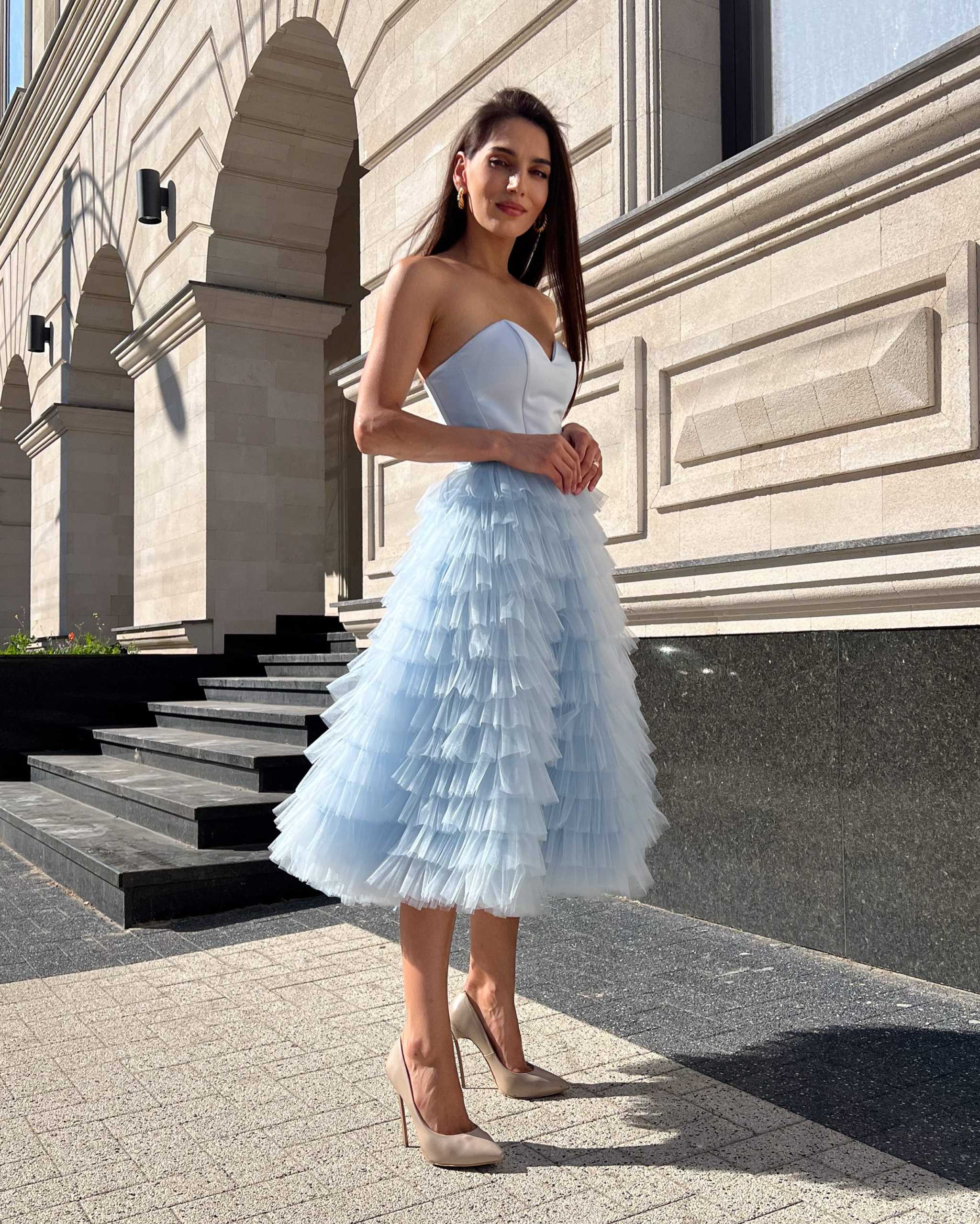 Rochie banchet albastra midi cu corset si volane din tull
