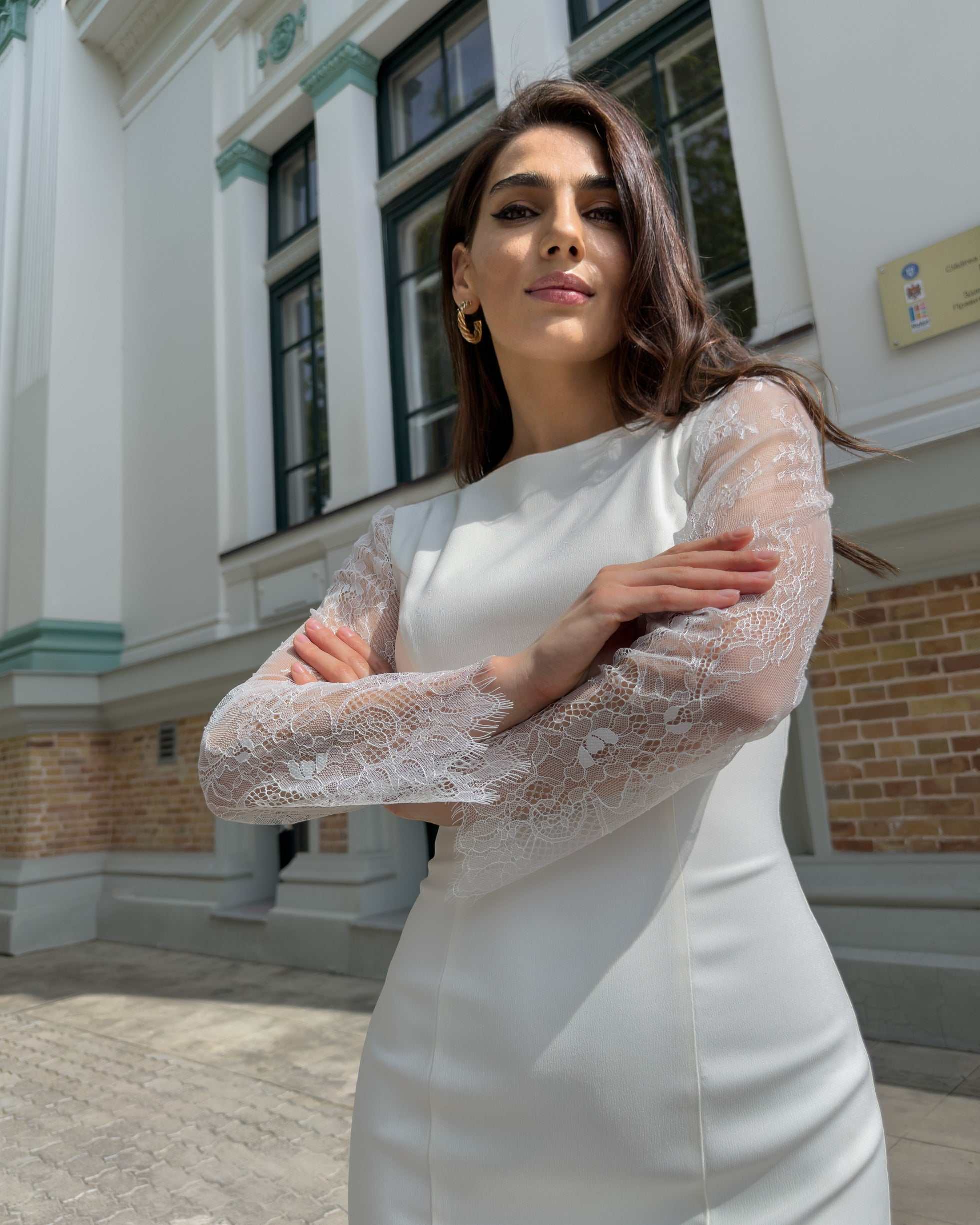 Rochie cununie civila alba din satin cu maneci