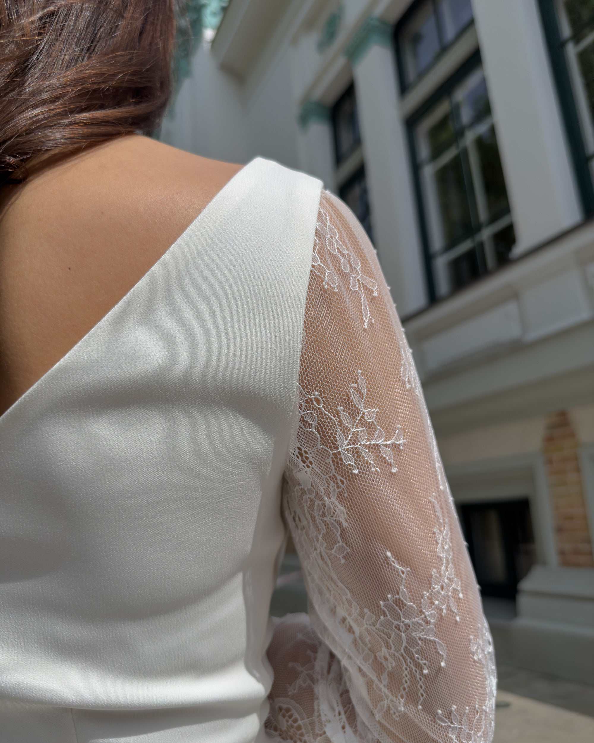 Rochie cununie civila alba din satin cu maneci