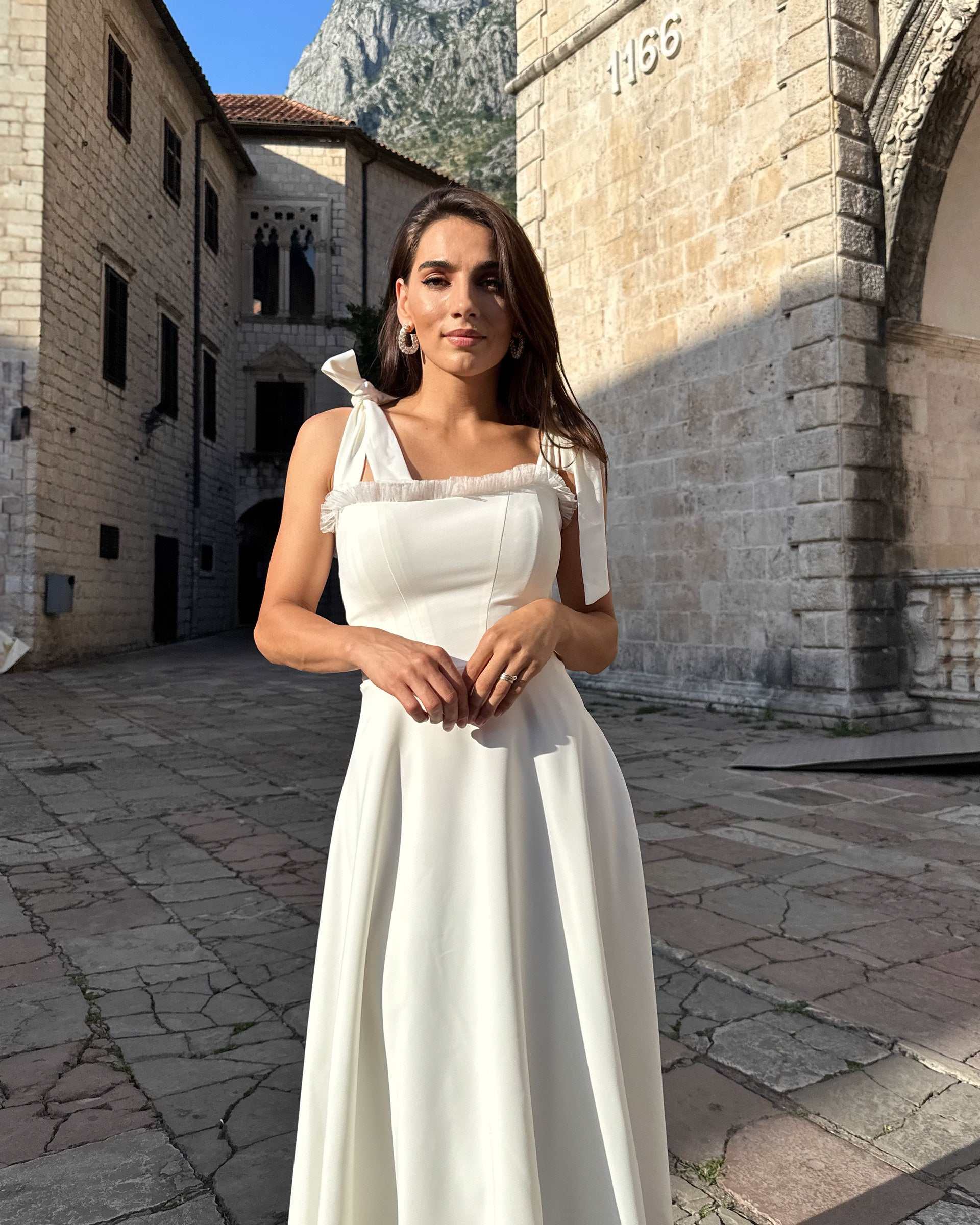 Rochie alba evazata midi cu corset pentru evenimente speciale Lariette