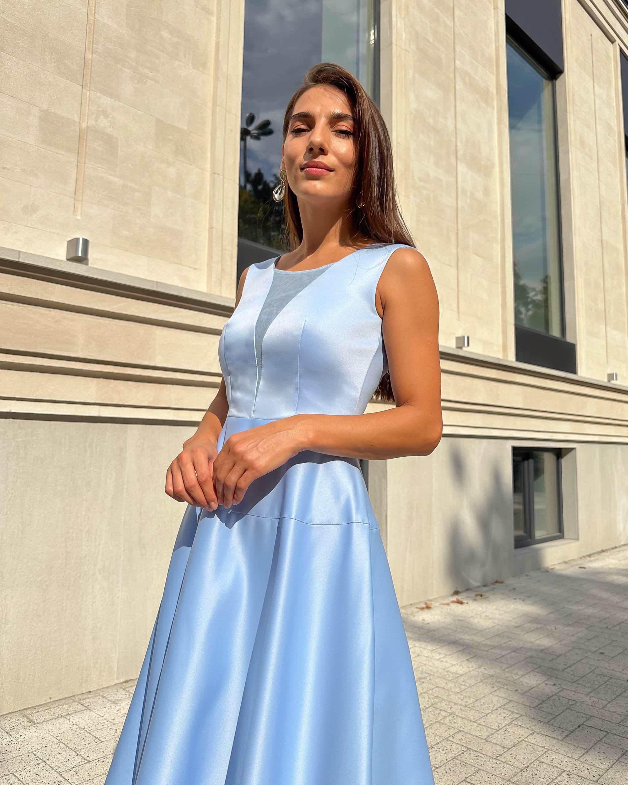 Rochie albastra midi cu decolteu