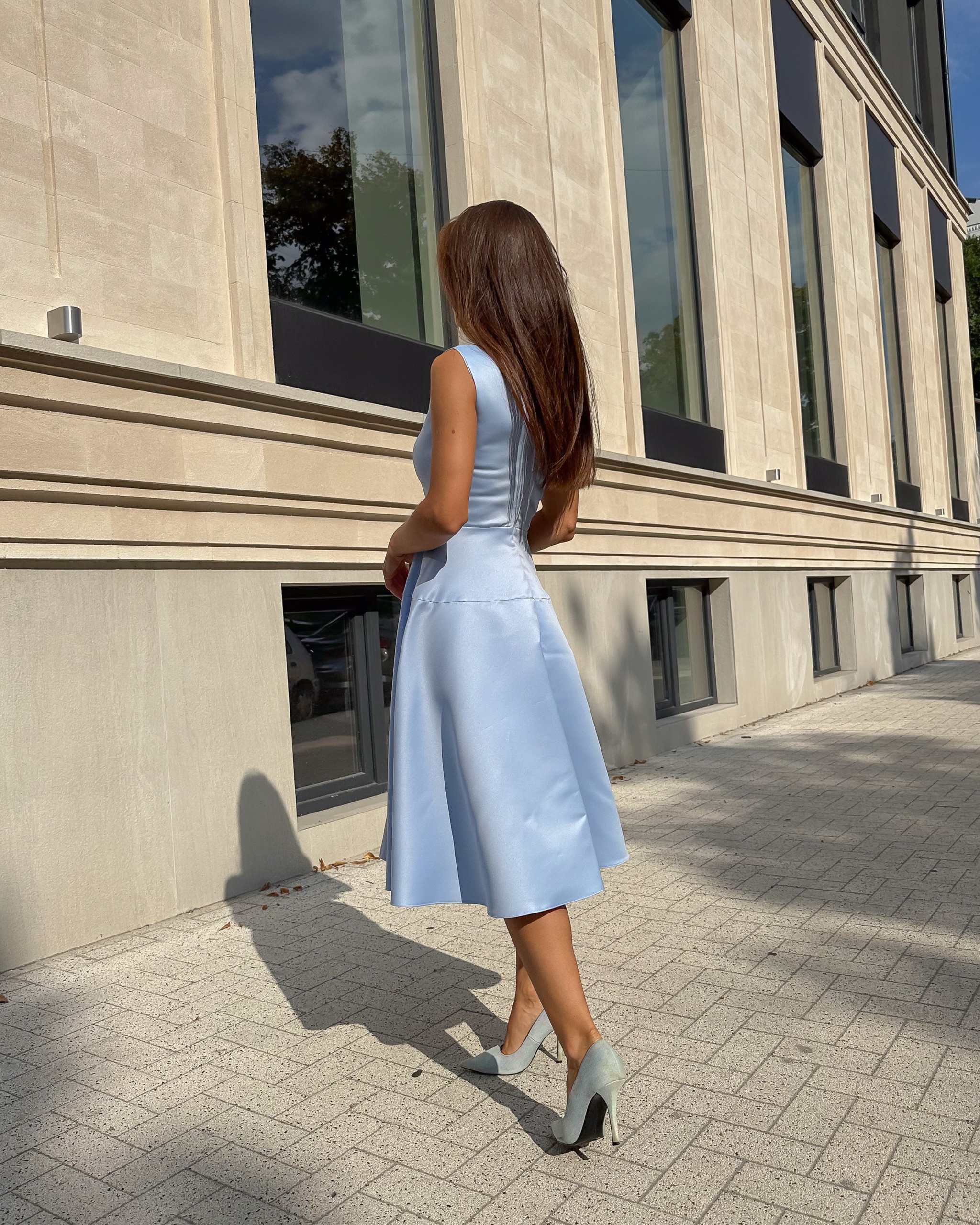 Rochie albastra midi cu decolteu