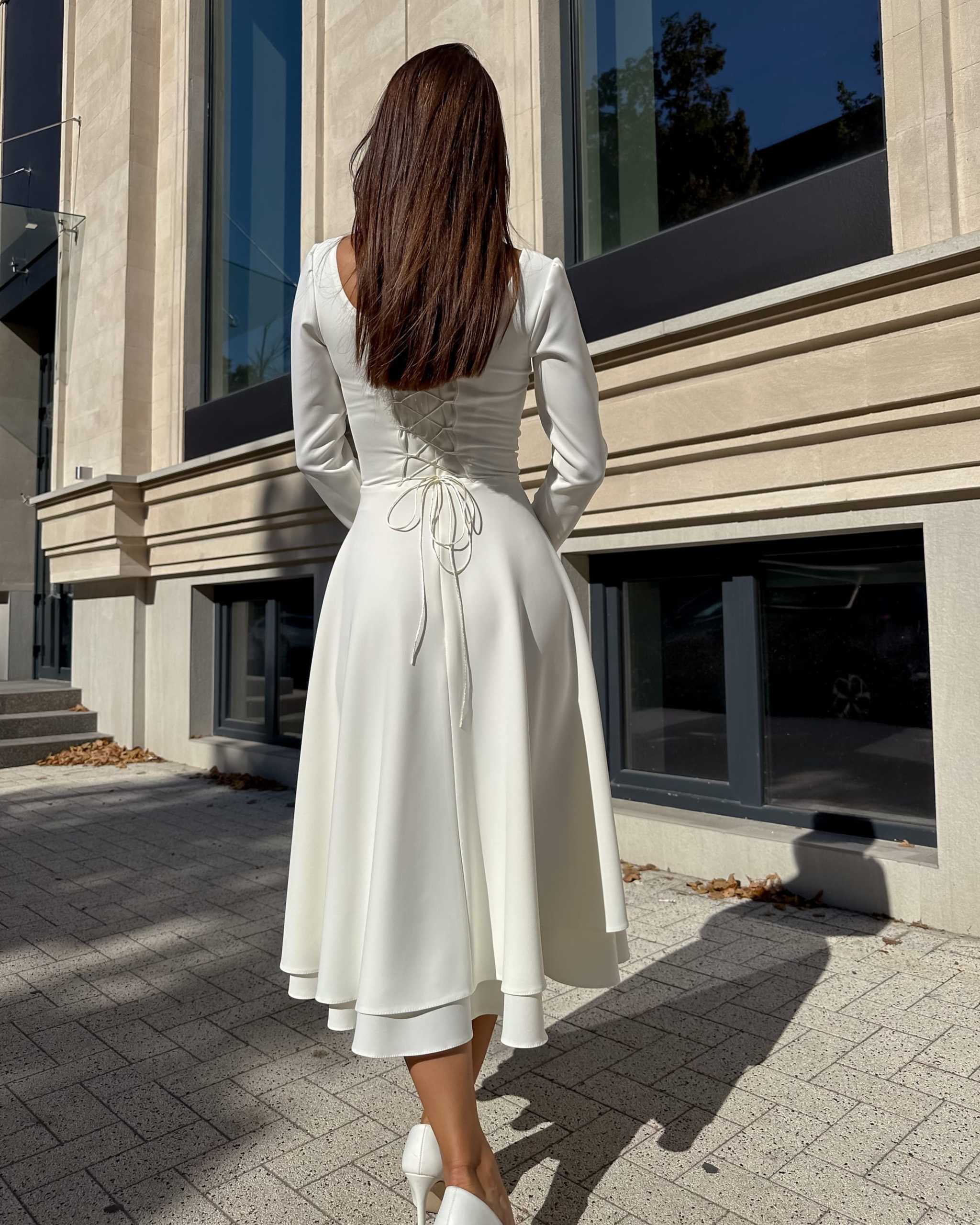 Rochie cununie civila deosebită, evazată, cu mâneci lungi și decolteu