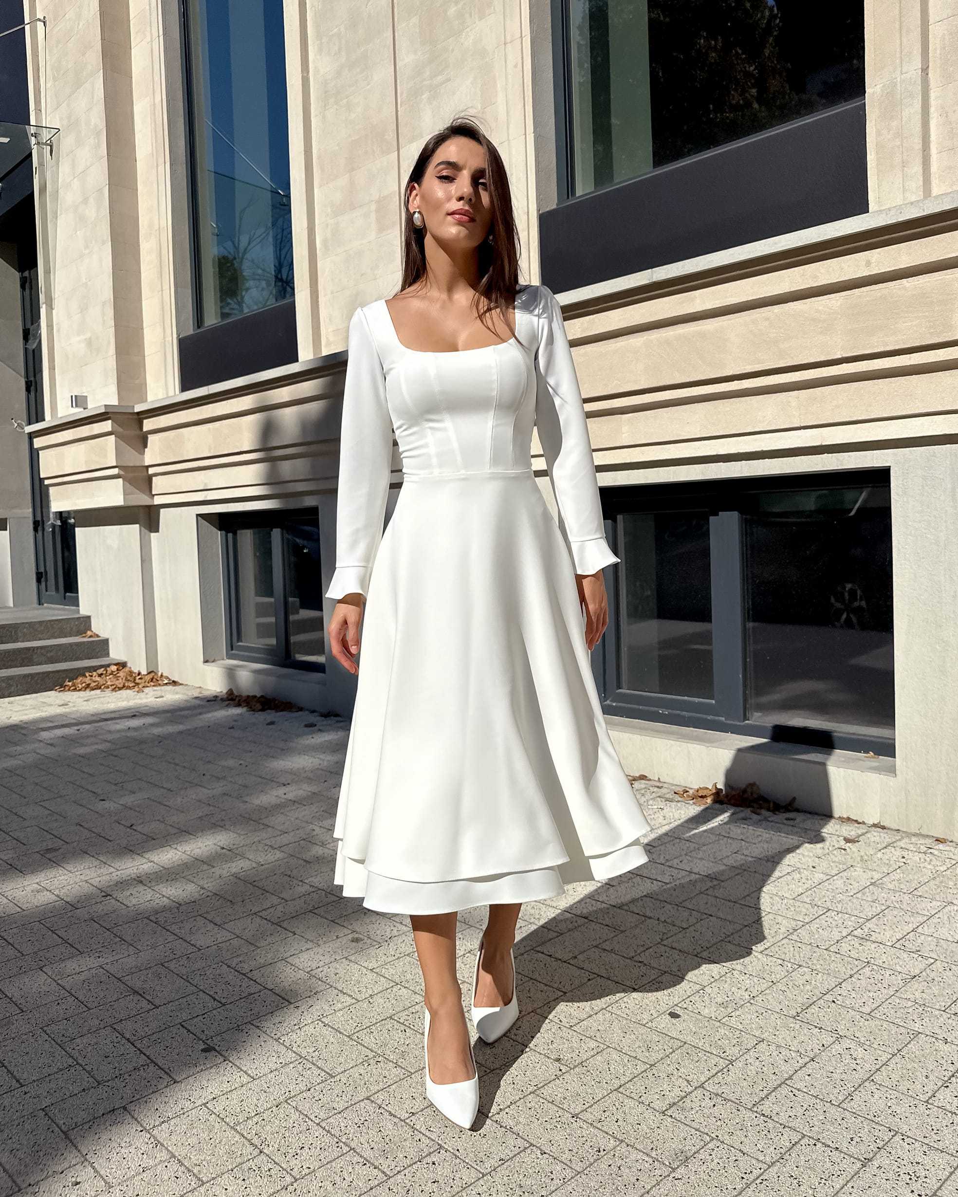 Rochie cununie civila deosebită, evazată, cu mâneci lungi și decolteu