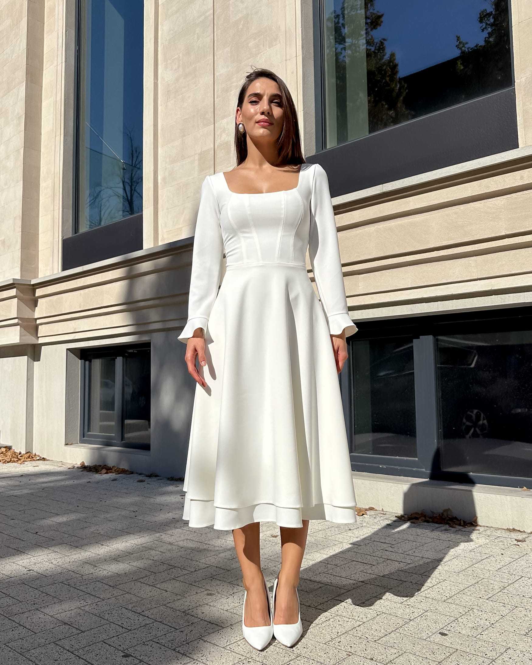 Rochie cununie civila deosebită, evazată, cu mâneci lungi și decolteu