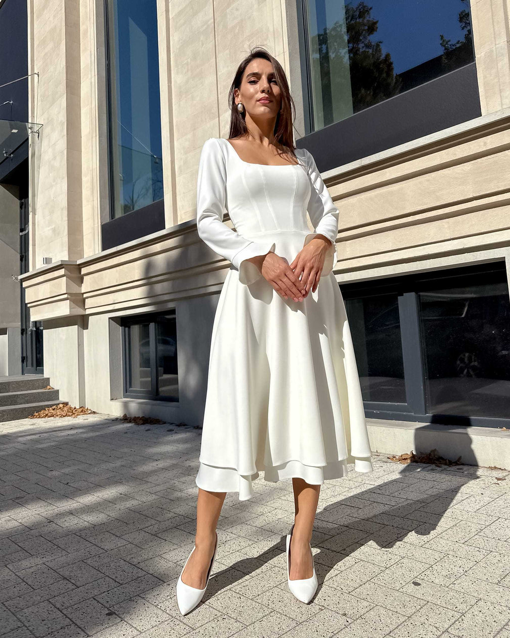 Rochie cununie civila deosebită, evazată, cu mâneci lungi și decolteu