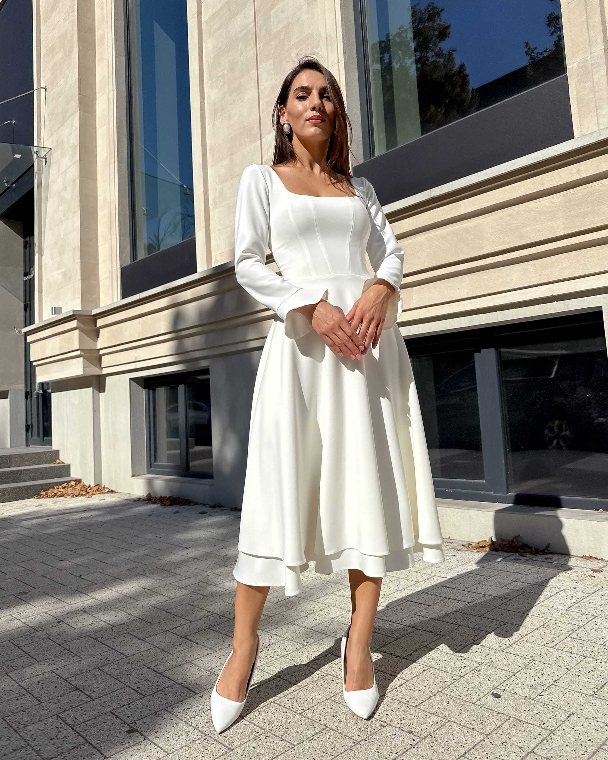 Rochie cununie civila deosebită, evazată, cu mâneci lungi și decolteu