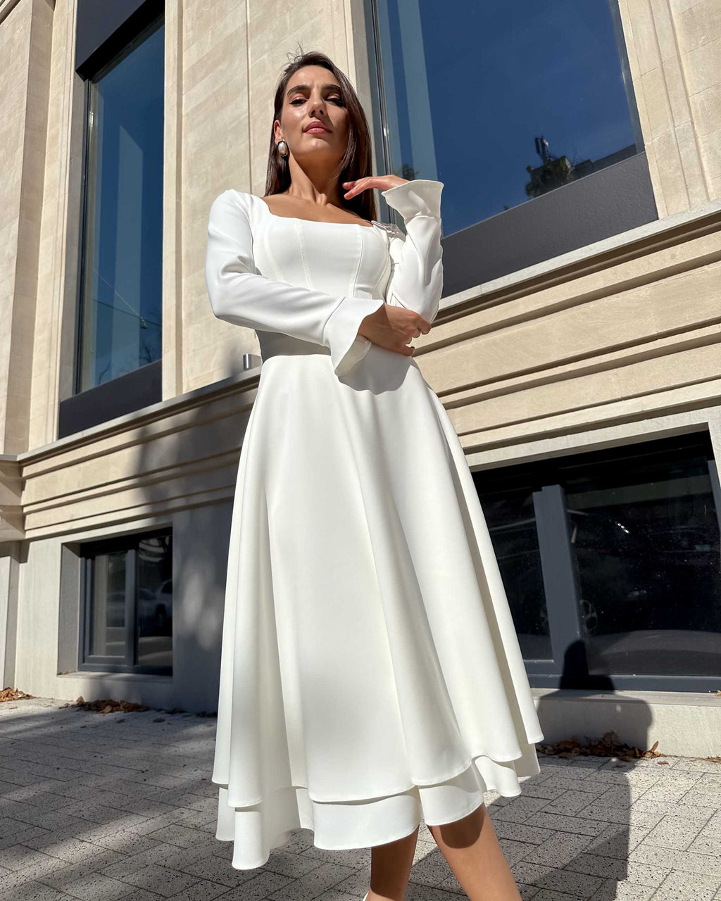 Rochie cununie civila deosebită, evazată, cu mâneci lungi și decolteu
