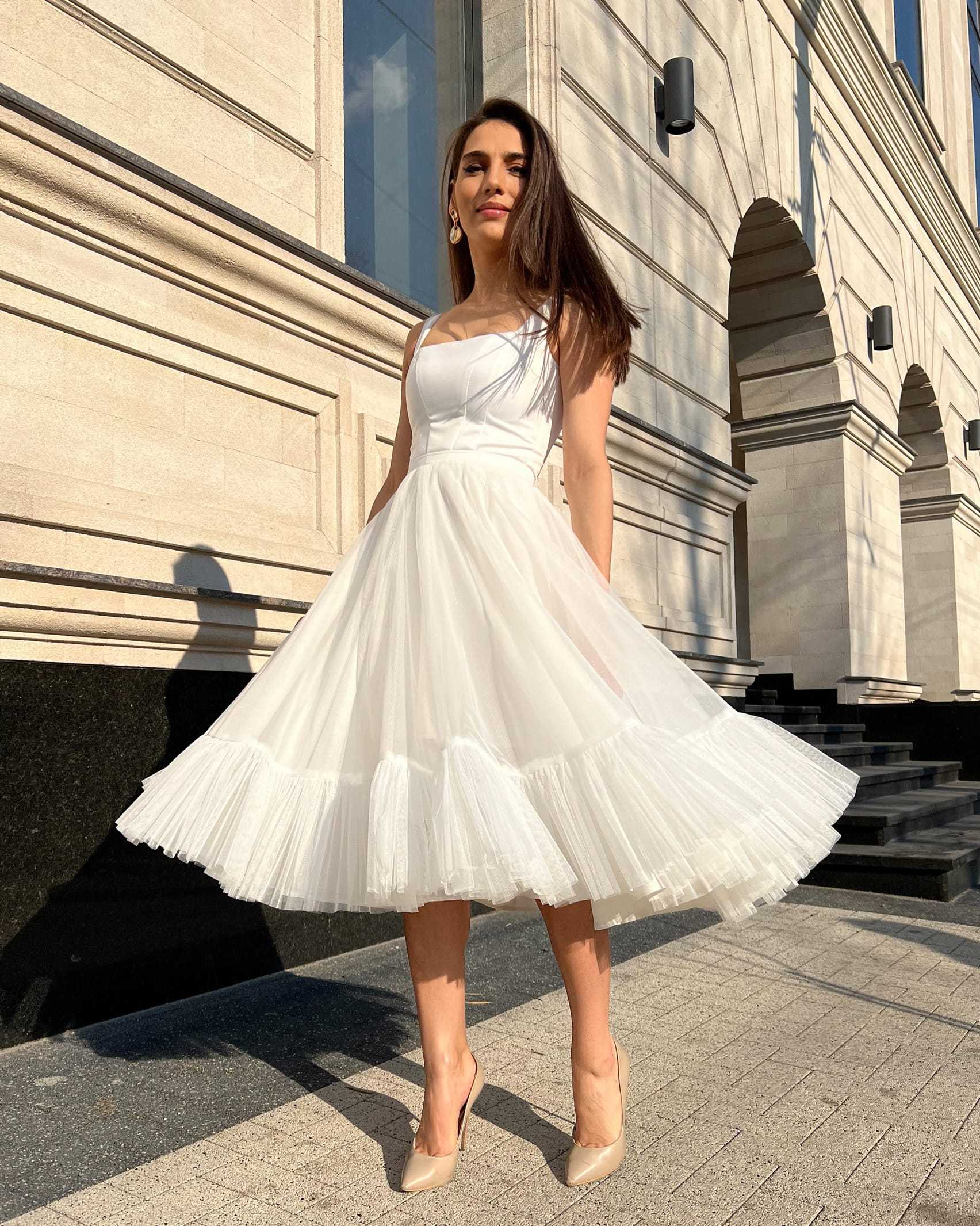 Rochie cununie civila alba eleganta midi, corset reglabil fara mâneci