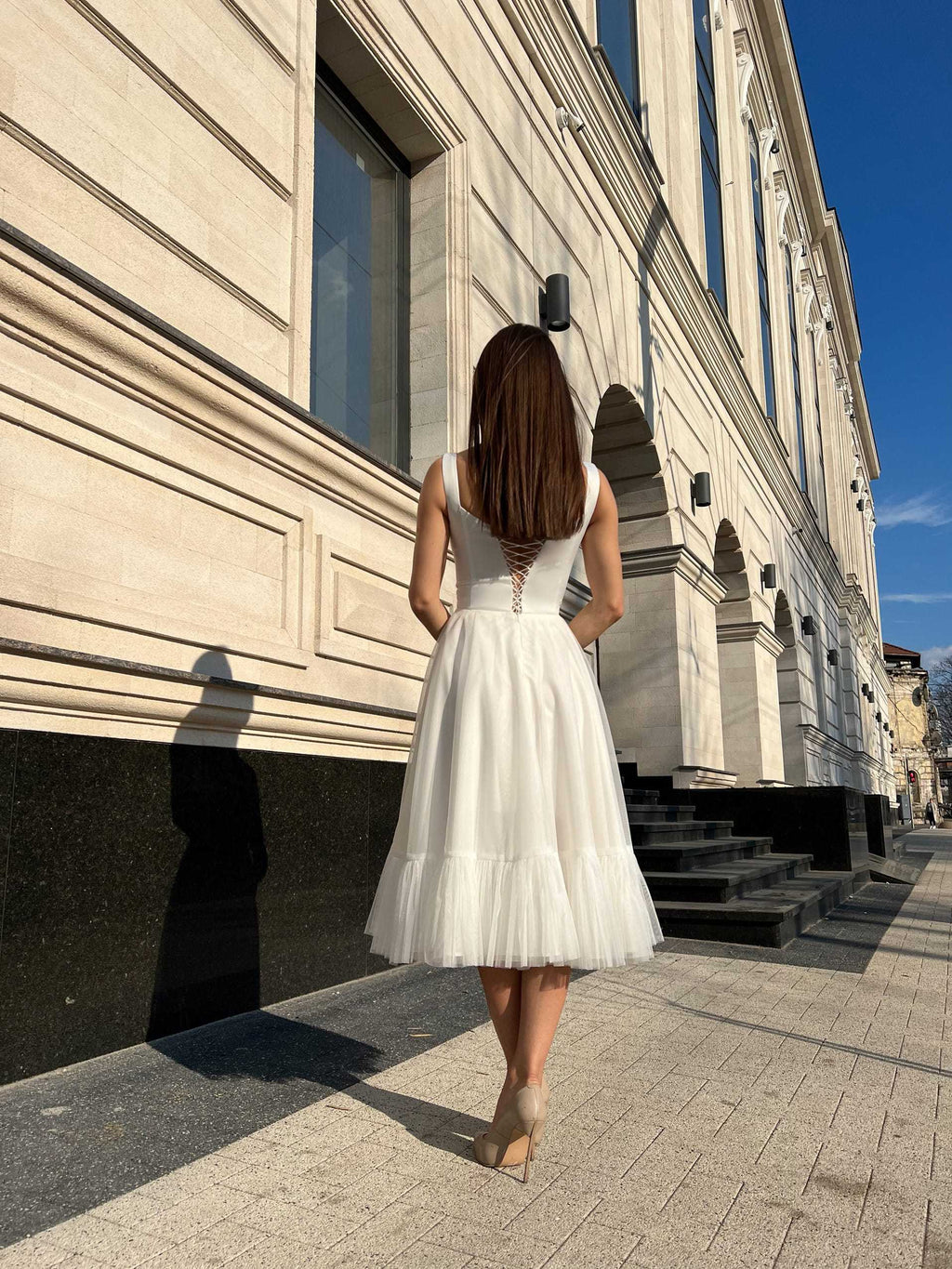 Rochie cununie civila alba eleganta midi, corset reglabil fara mâneci