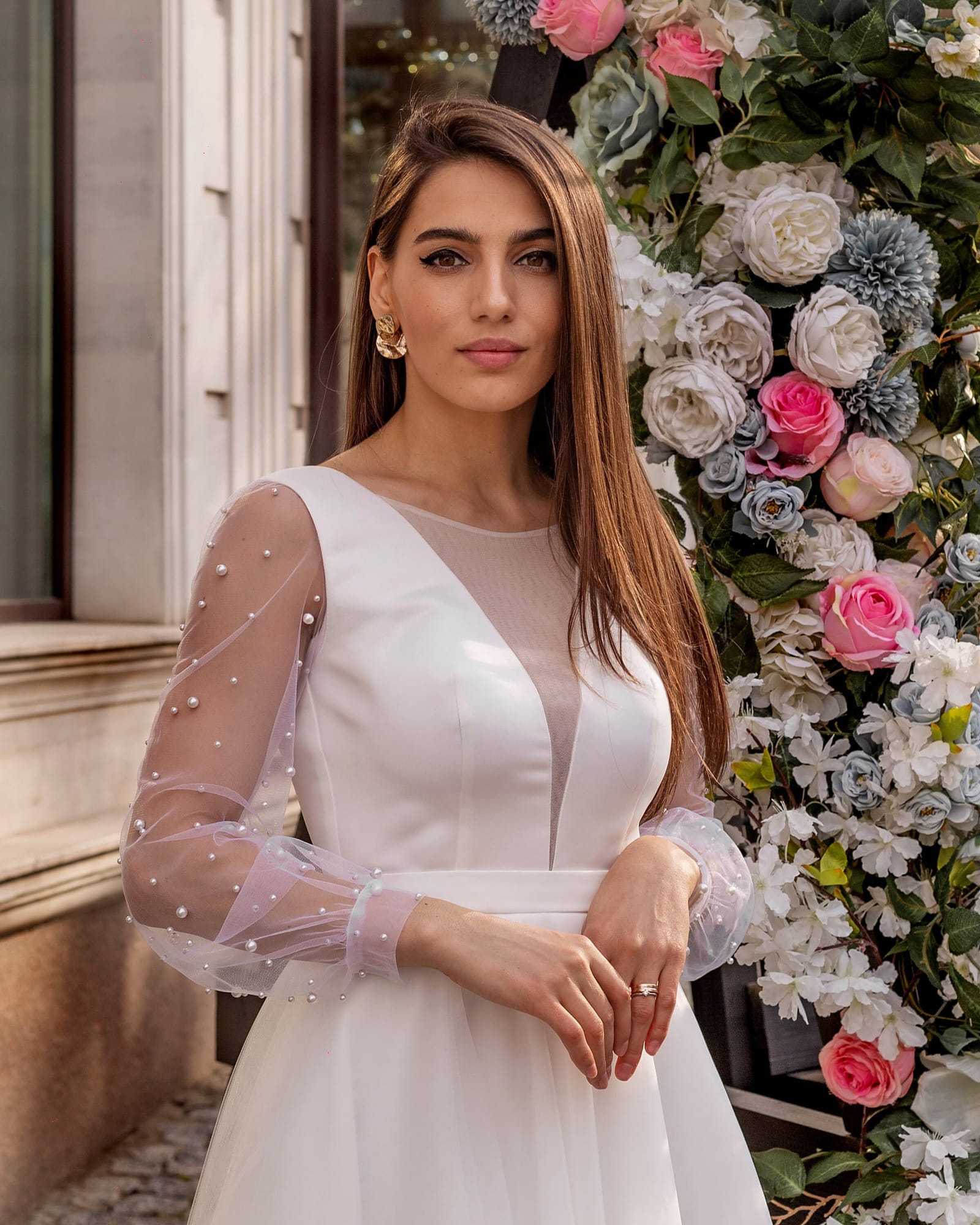 Rochie cununie civila midi, elegantă, mâneci lungi vaporoase cu perle
