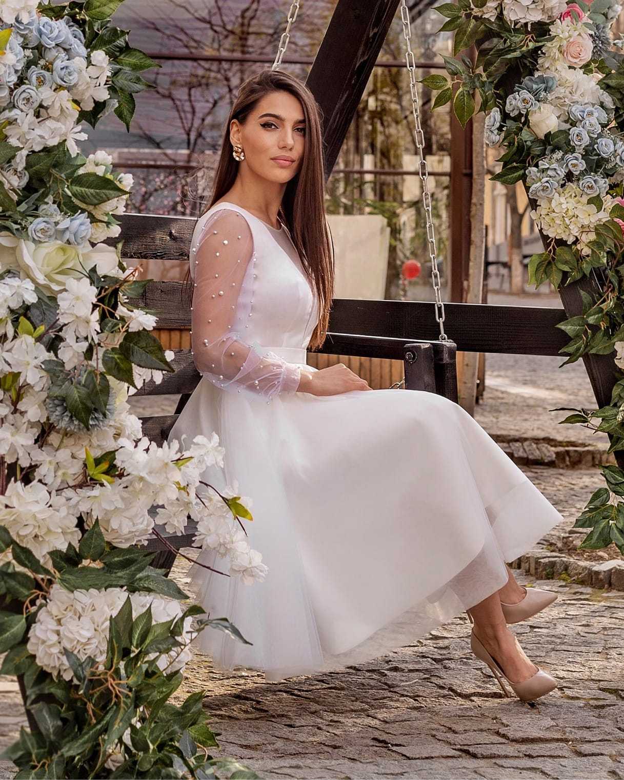 Rochie cununie civila midi, elegantă, mâneci lungi vaporoase cu perle